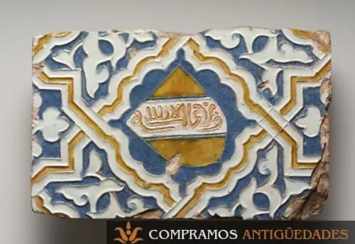 escudo en azulejo